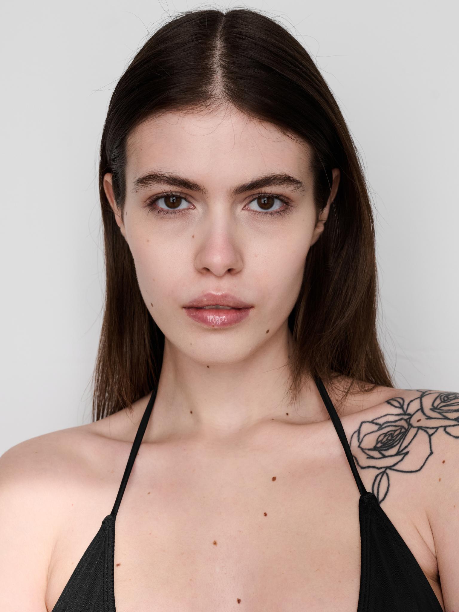 SARAH FEMALE MODEL AT RELOAD MODELS